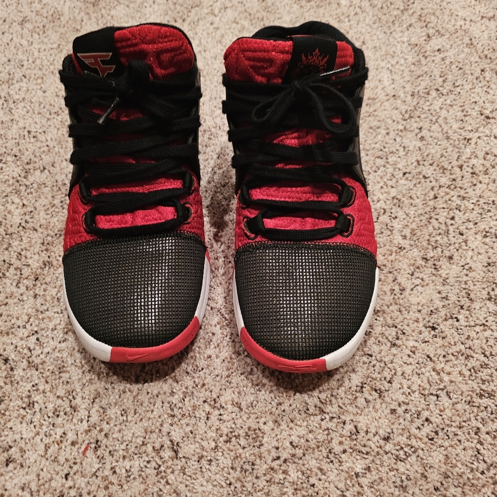 Used Lebron Witness 8x Faze Clan size 8